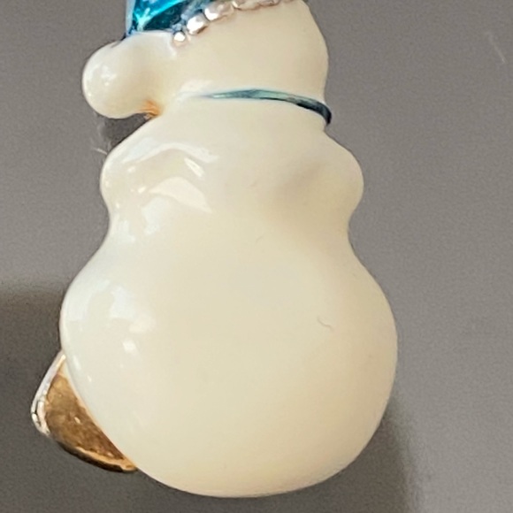 Mother of Pearl Enamel Snowman Stretch Bracelet - Picture 4 of 4